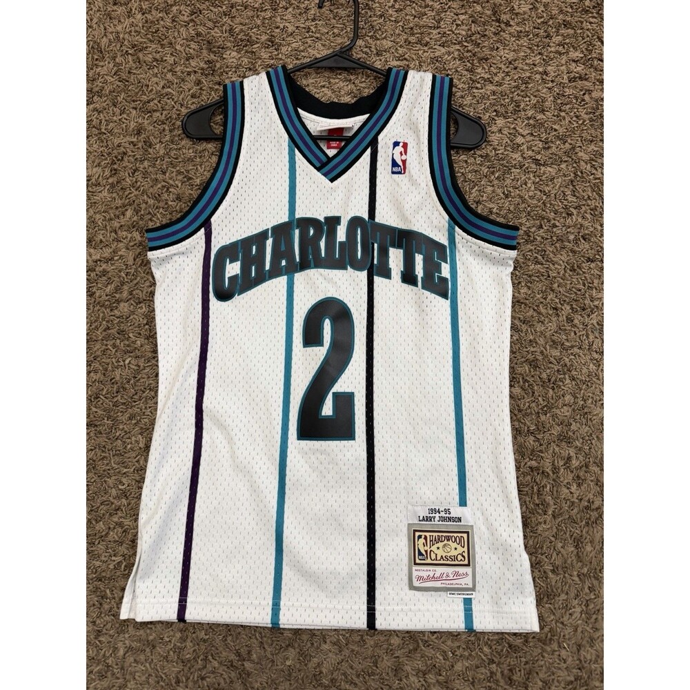 Mitchell & Ness Reload 3.0 Swingman Larry Johnson Charlotte Hornets 94-95 Small